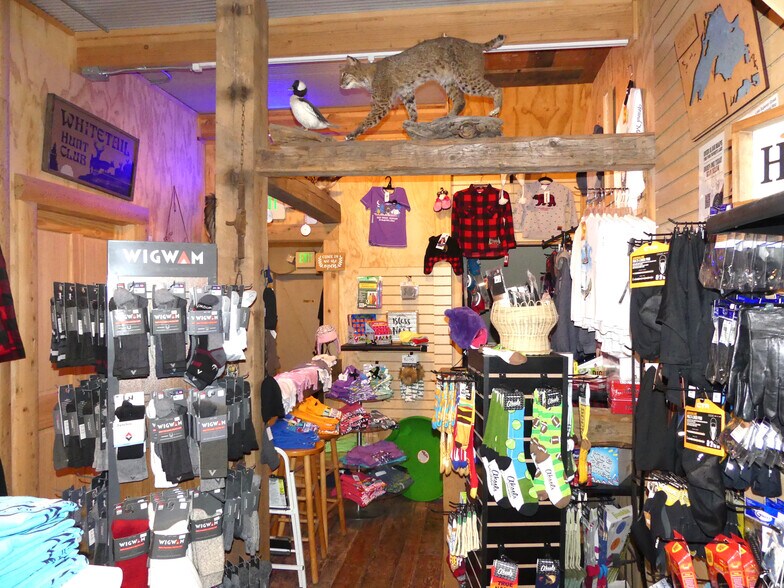 14277 Lake Ave, Grand Marais, MI à vendre - Photo de l’immeuble – Image 3 sur 14