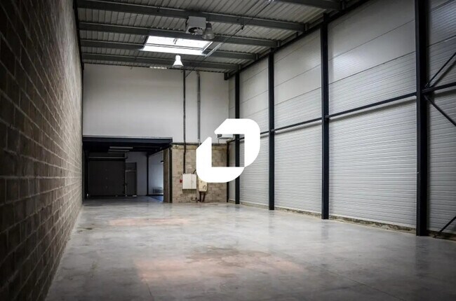 Plus de détails pour Bureau, Local d'activités à louer