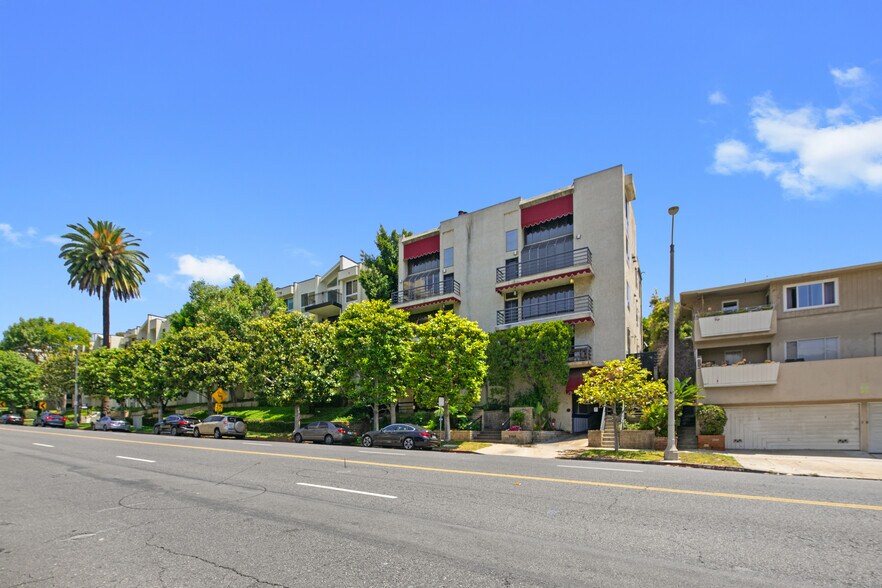 1360 S Beverly Glen Blvd, Los Angeles, CA à vendre - Photo principale – Image 1 sur 19