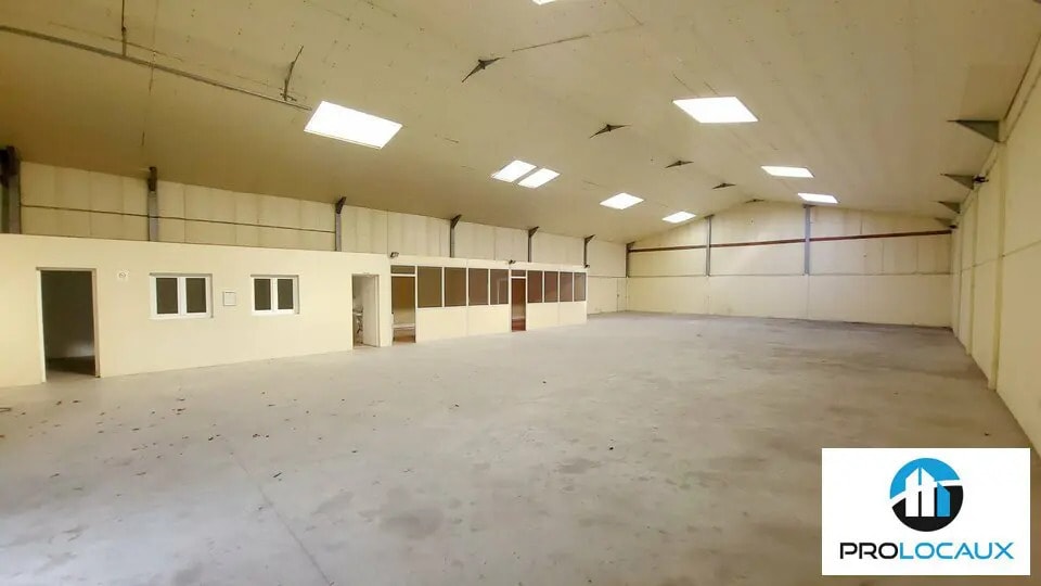 Local d’activités dans Camon à louer Photo intérieure– Image 1 sur 7
