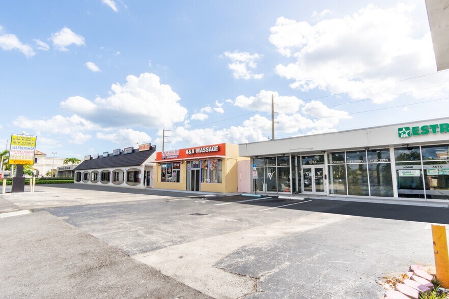 1744 E Commercial Blvd, Fort Lauderdale, FL à vendre - Photo de l’immeuble – Image 2 sur 18