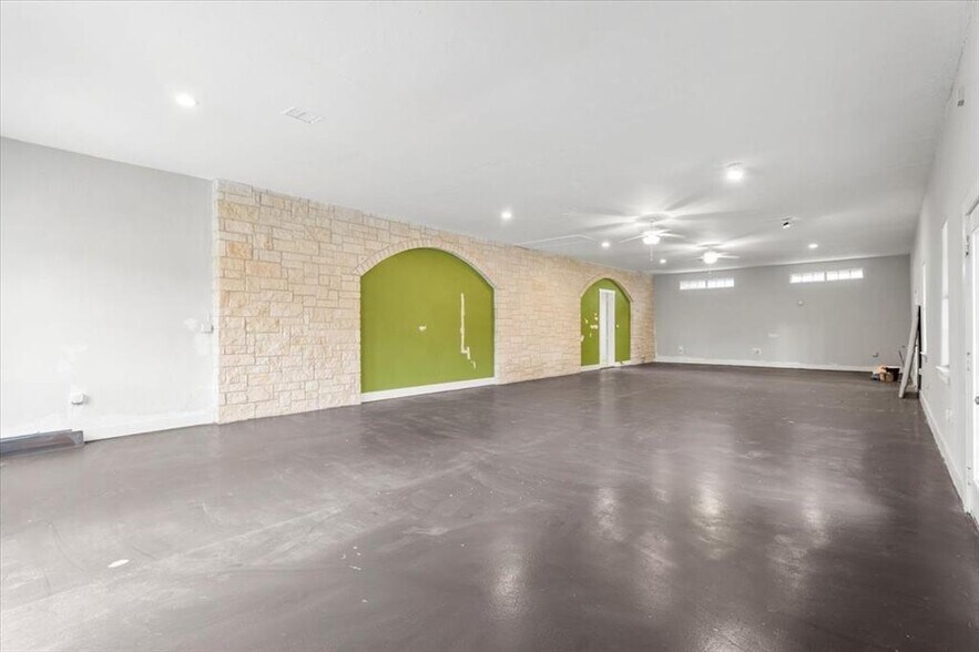 17621 Stacey Ln, Lago Vista, TX à louer - Photo de l’immeuble – Image 2 sur 10
