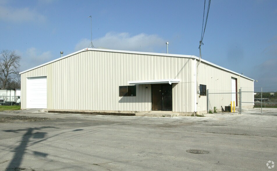 77 Haby Dr, San Antonio, TX à louer - Photo de l’immeuble – Image 2 sur 3