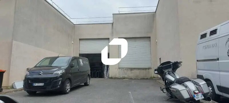 Local d’activités dans Saint-Ouen-sur-Seine à louer - Photo de l’immeuble – Image 2 sur 7