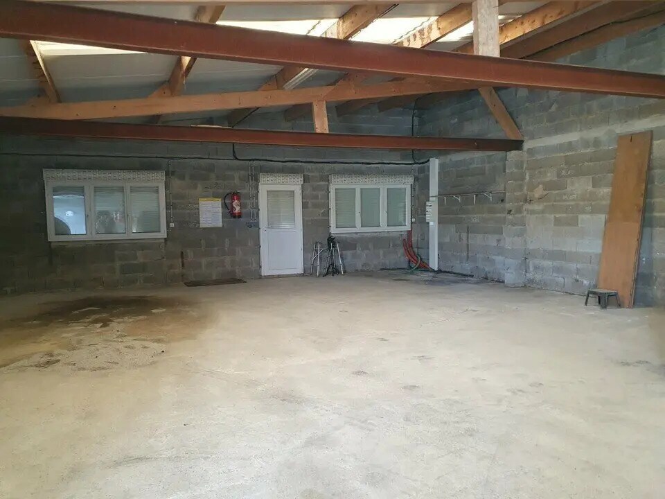 Local d'activités dans WAVRANS-SUR-L'AA à vendre Photo intérieure– Image 1 sur 5