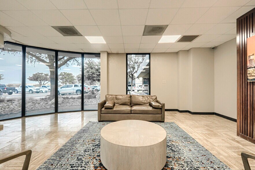 3300 N A St, Midland, TX à louer - Hall d’entrée – Image 3 sur 18