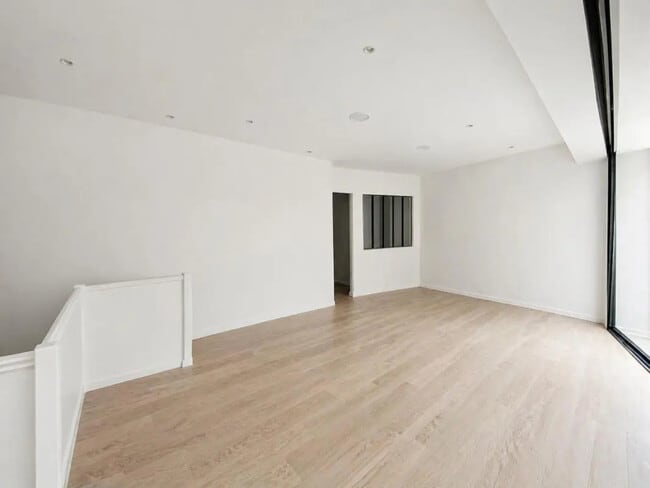 Plus de détails pour 3 Rue Léon Cogniet, Paris - Local commercial à louer