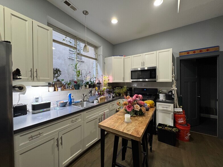 1813 S Ashland Ave, Chicago, IL à vendre - Photo intérieure – Image 3 sur 8