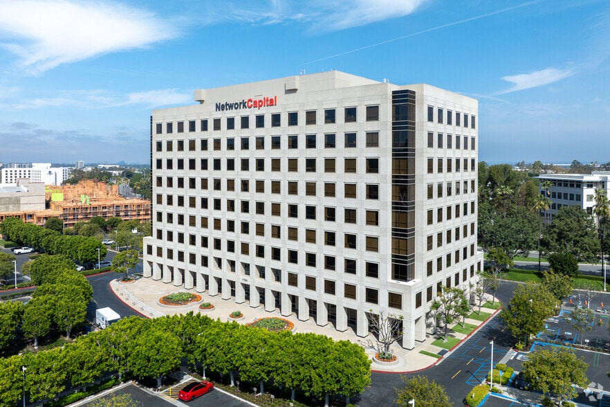 7700 Irvine Center Dr, Irvine, CA à louer - Photo principale – Image 1 sur 21
