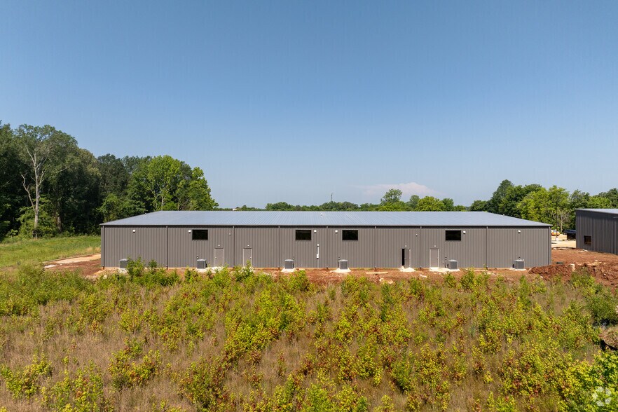 564 Blake Bottom Road, Huntsville, AL à louer - Photo de l’immeuble – Image 3 sur 15