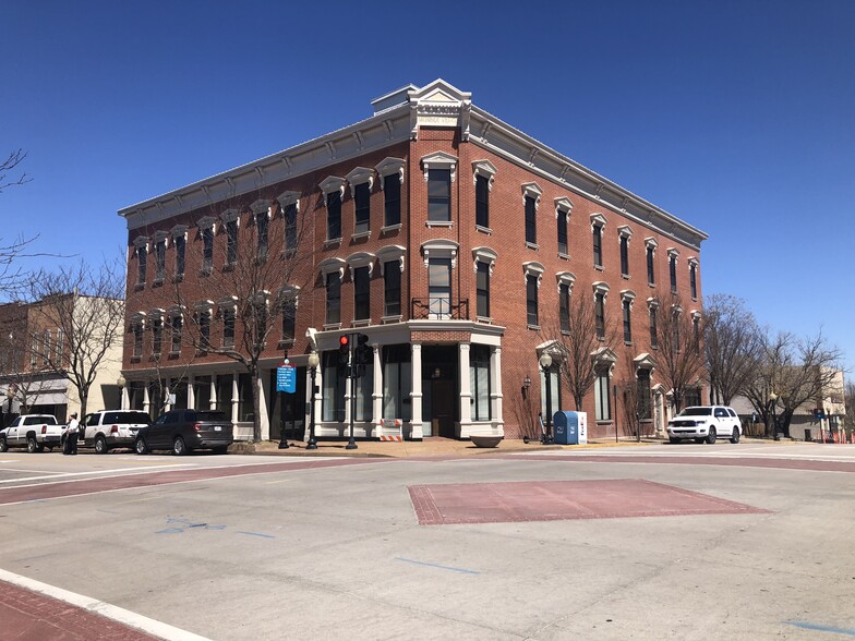 235 E High St, Jefferson City, MO à louer - Photo de l’immeuble – Image 1 sur 13