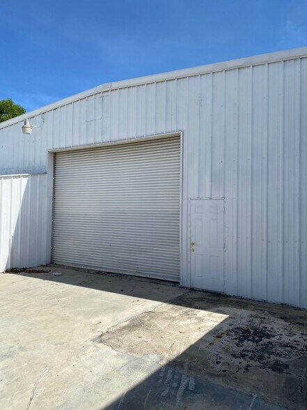 850 SW 21st Ter, Fort Lauderdale, FL à louer - Photo principale – Image 1 sur 9