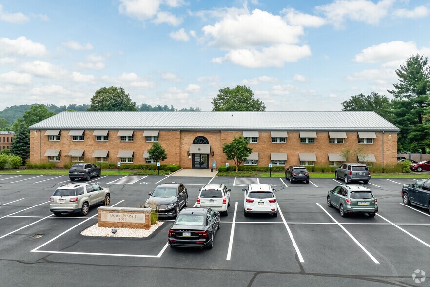 1035 Boyce Rd, Pittsburgh, PA à louer - Photo de l’immeuble – Image 3 sur 6