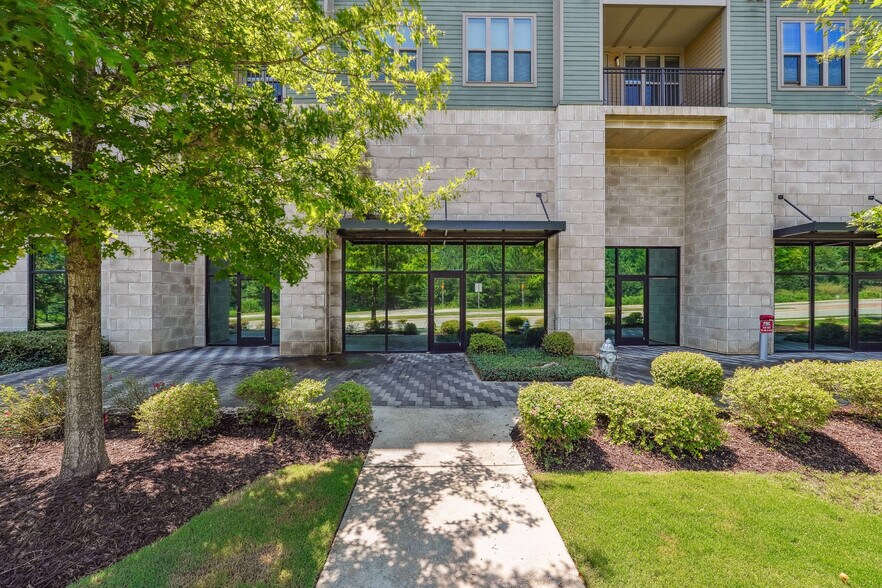 6405 Rex Ln, Alpharetta, GA à louer - Photo de l’immeuble – Image 1 sur 11