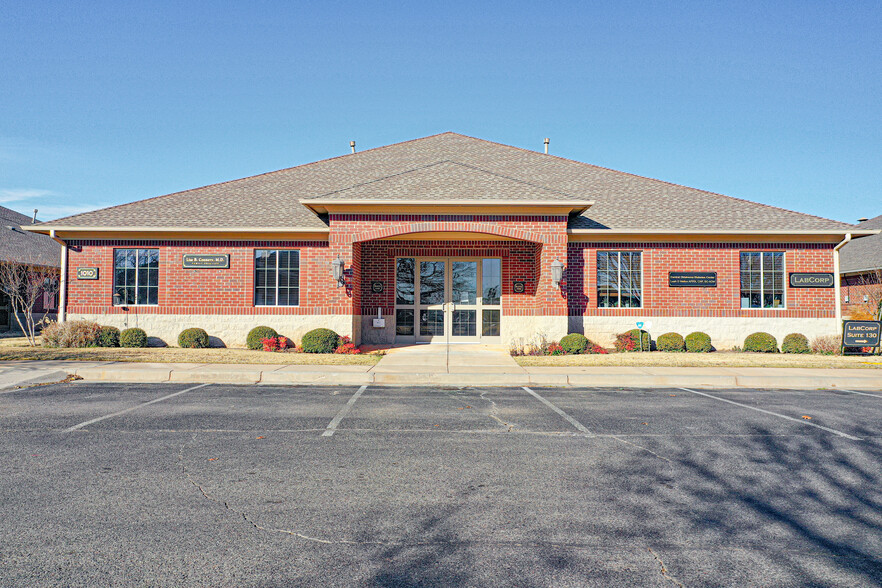 1010 24th Ave NW, Norman, OK à louer - Photo de l’immeuble – Image 1 sur 5