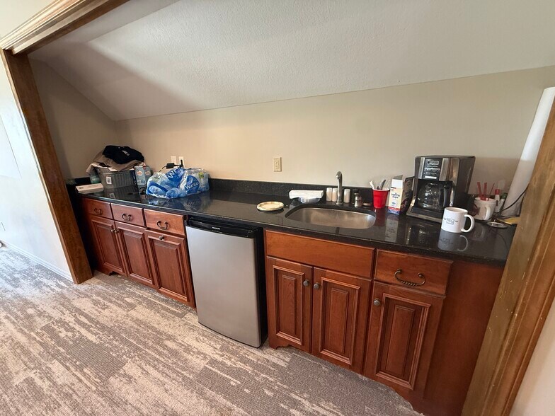 1505 SW Fairlawn Rd, Topeka, KS à louer - Photo de l’immeuble – Image 3 sur 3