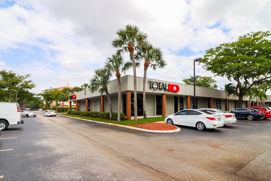 2700 W Cypress Creek Rd, Fort Lauderdale, FL à louer - Photo principale – Image 1 sur 10
