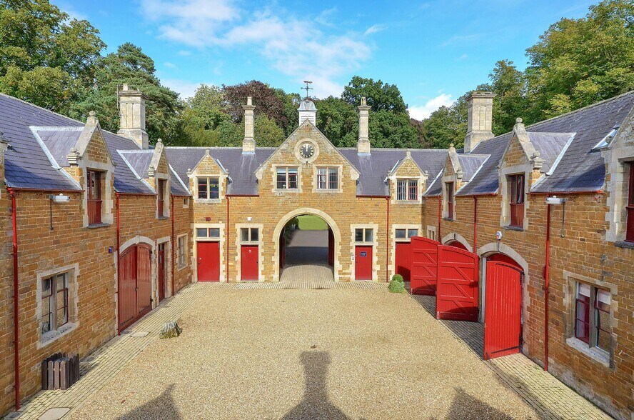 Holdenby House, Holdenby Road, Spratton à louer - Photo de l’immeuble – Image 1 sur 10