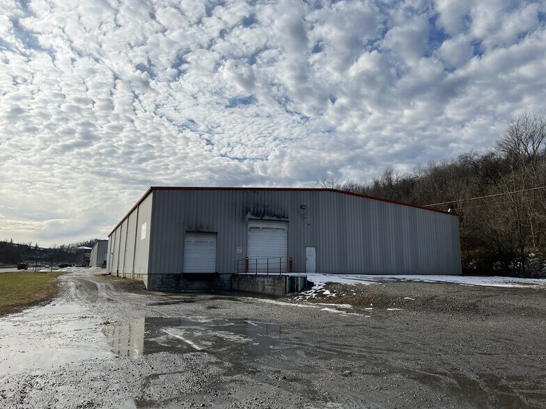 2971 Pittsburgh Rd, Perryopolis, PA à louer - Photo principale – Image 1 sur 8