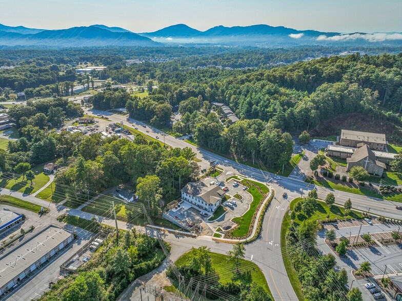 28 Airport Rd, Arden, NC à louer - Photo de l’immeuble – Image 2 sur 9