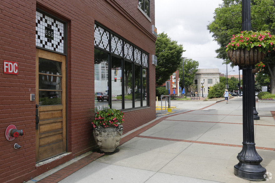655 S Main St, Greenville, SC à louer - Photo de l’immeuble – Image 3 sur 8