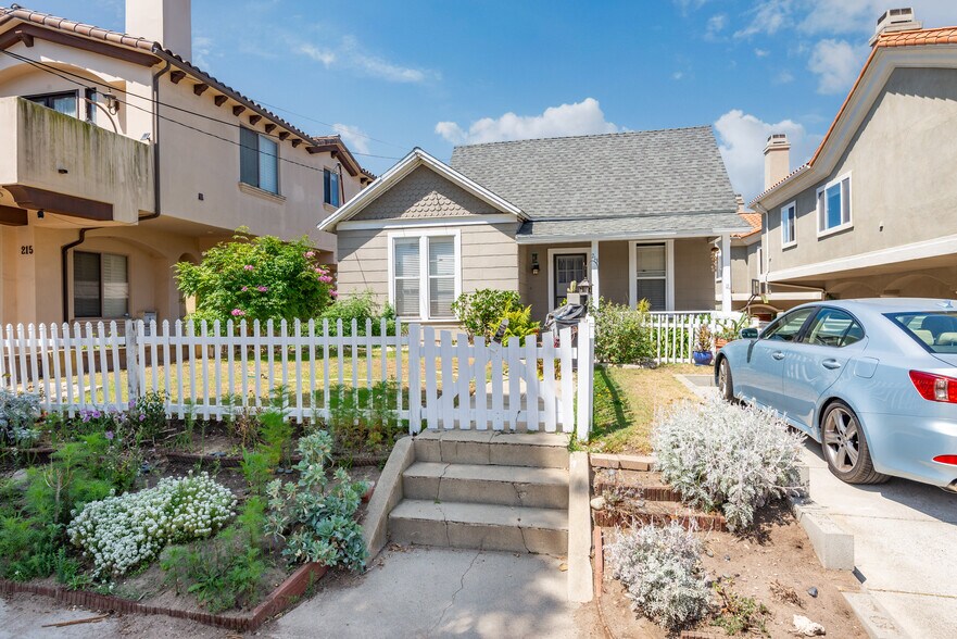 213 S Francisca Ave, Redondo Beach, CA à vendre - Photo de l’immeuble – Image 2 sur 26