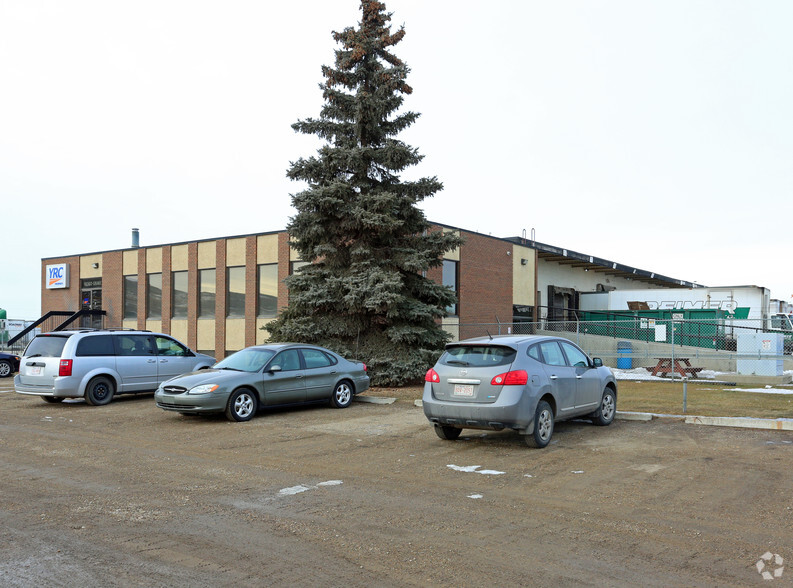16060 128th Ave NW, Edmonton, AB à louer - Photo de l’immeuble – Image 1 sur 3