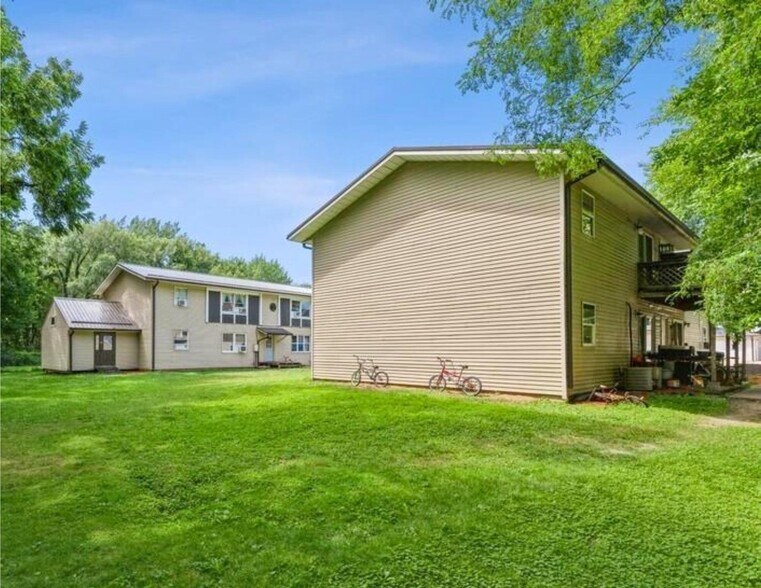 301-306 Larson Ct, Hillsdale, IL à vendre - Photo de l’immeuble – Image 2 sur 9