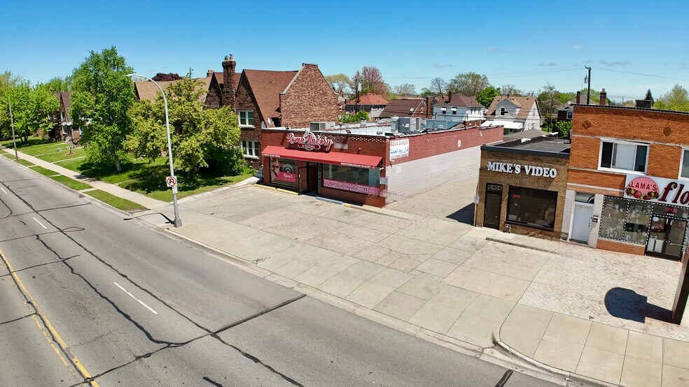 6412 Schaefer Rd, Dearborn, MI à vendre - Photo de l’immeuble – Image 2 sur 8