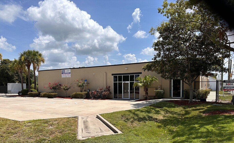 1827-1829 Silver Star Rd, Orlando, FL à louer - Photo de l’immeuble – Image 3 sur 12