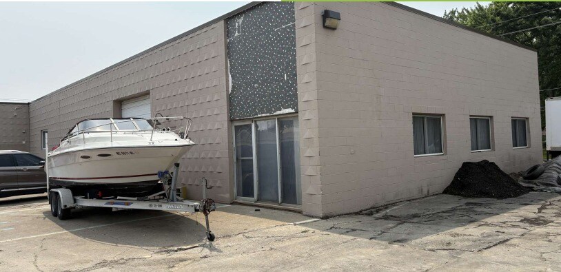 16470-16476 E 13 Mile Rd, Roseville, MI à louer - Photo de l’immeuble – Image 2 sur 3