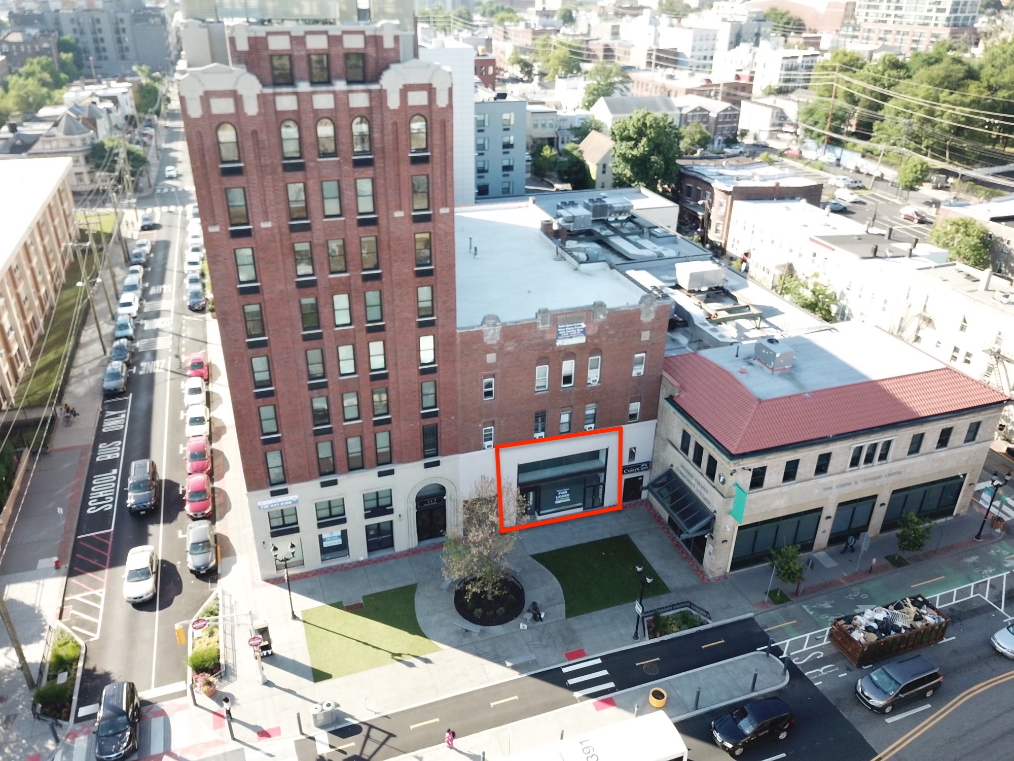 872 Bergen Ave, Jersey City, NJ à louer Photo de l’immeuble– Image 1 sur 15