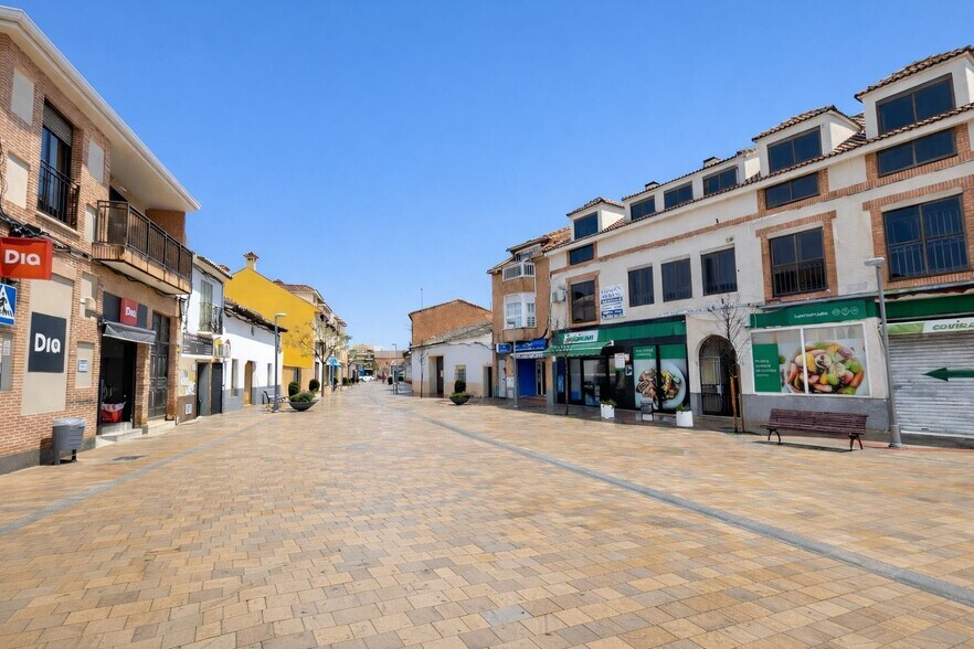 Immeuble residentiel dans Fuente el Saz de Jarama, Madrid à vendre - Photo du quartier – Image 3 sur 3