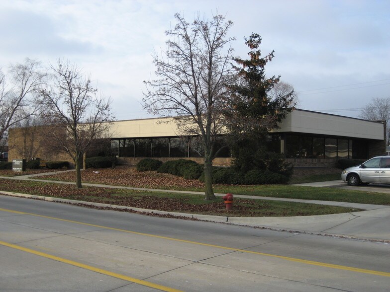 25869 Kelly Rd, Roseville, MI à vendre - Photo de l’immeuble – Image 2 sur 2