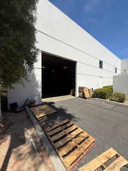 21 Journey, Aliso Viejo, CA à louer - Photo de l’immeuble – Image 2 sur 16