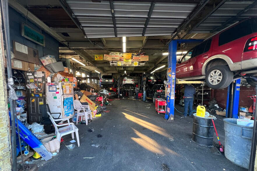 476 Utica Ave, Brooklyn, NY à vendre - Photo intérieure – Image 2 sur 8