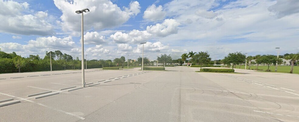 Corporate Lakes lot Dr, Fort Myers, FL à louer - Photo de l’immeuble – Image 2 sur 2
