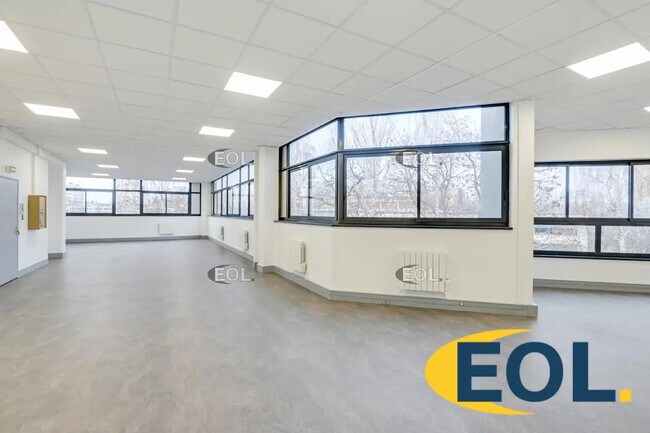 Plus de détails pour Local d'activités à louer