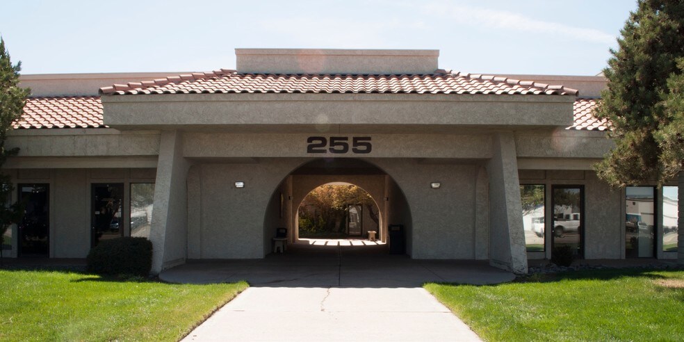 255 Glendale Ave, Sparks, NV à louer - Photo de l’immeuble – Image 3 sur 5