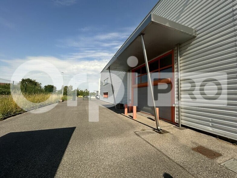 Local commercial dans Compiègne à louer - Photo de l’immeuble – Image 2 sur 4