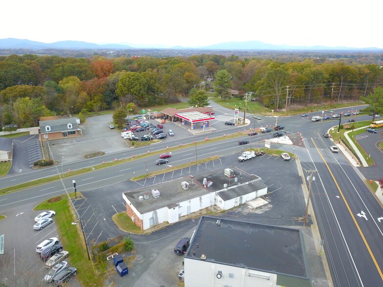 7106 Timberlake Rd, Lynchburg, VA à louer - Photo de l’immeuble – Image 3 sur 19