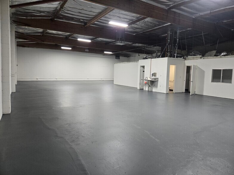 8803 Shirley Ave, Northridge, CA à louer - Photo de l’immeuble – Image 2 sur 5
