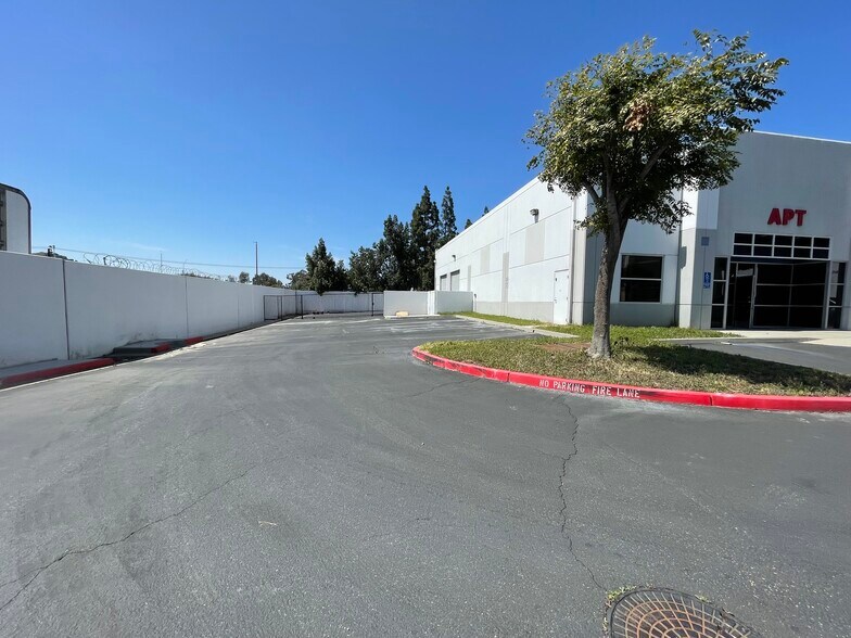 1976 W Holt Ave, Pomona, CA à vendre - Photo de l’immeuble – Image 2 sur 10