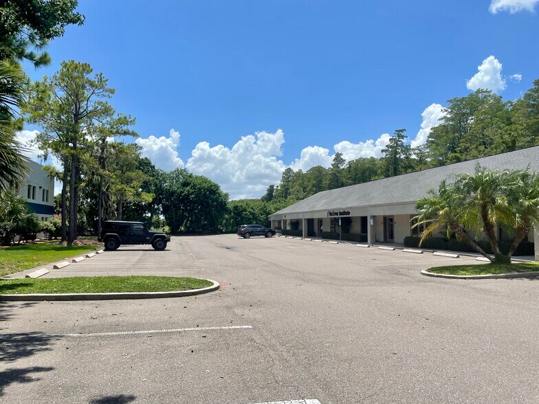 2424 Enterprise Rd, Clearwater, FL à vendre - Photo de l’immeuble – Image 3 sur 5