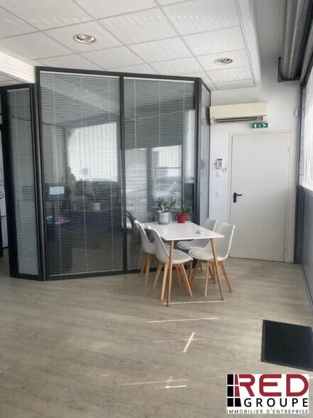 Local d’activités dans Meyreuil à louer - Photo de l’immeuble – Image 2 sur 5