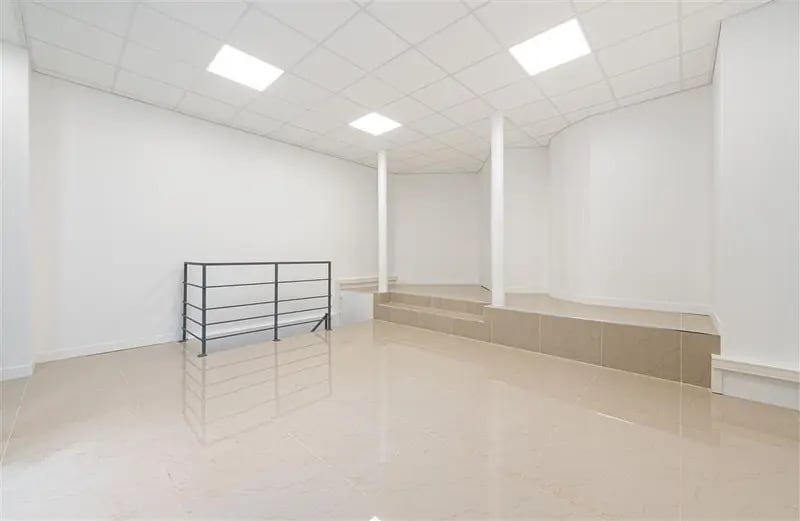 Local commercial dans Paris à louer - Photo de l’immeuble – Image 3 sur 9