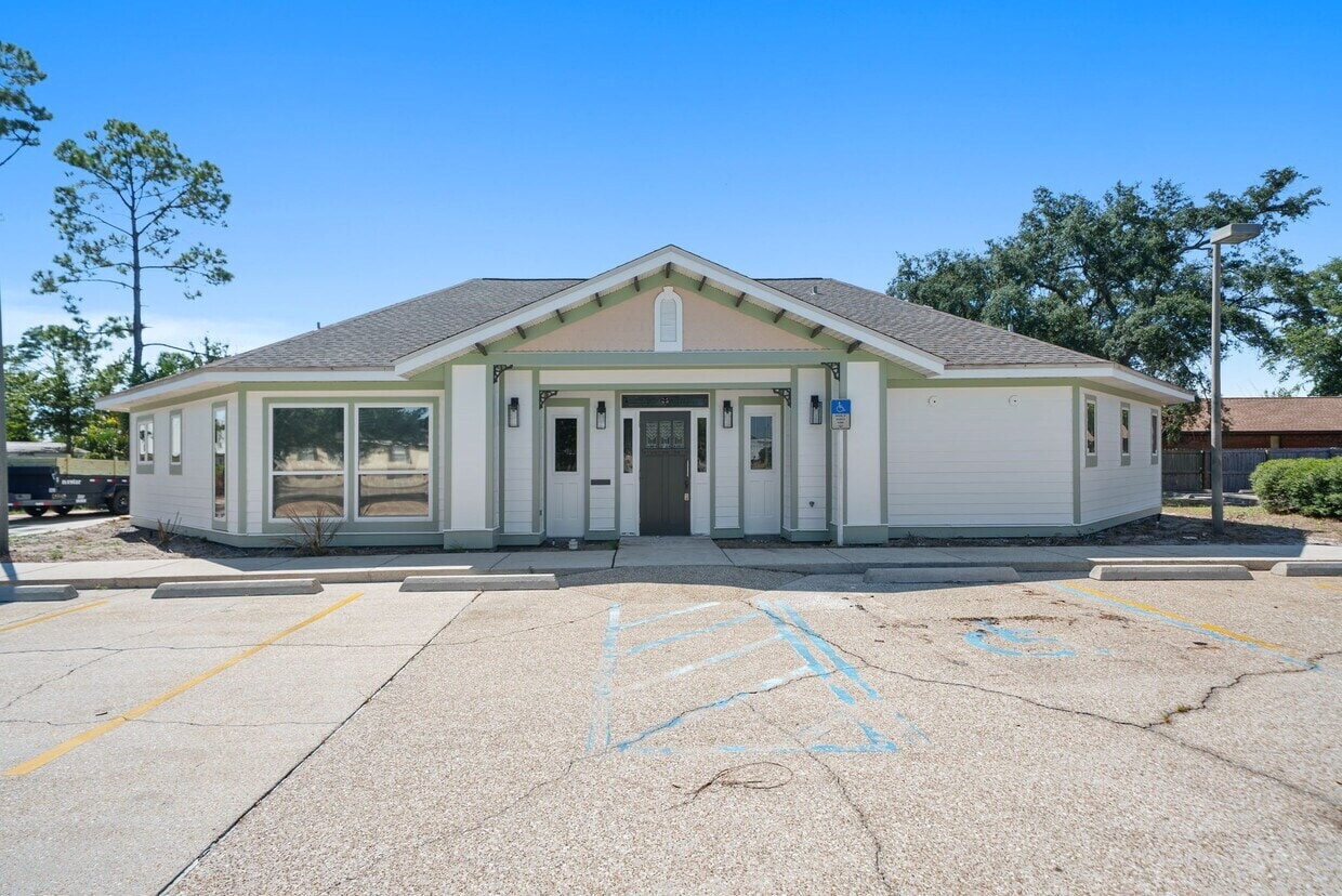 2567 Huntcliff Ln, Panama City, FL à louer Photo de l’immeuble– Image 1 sur 7