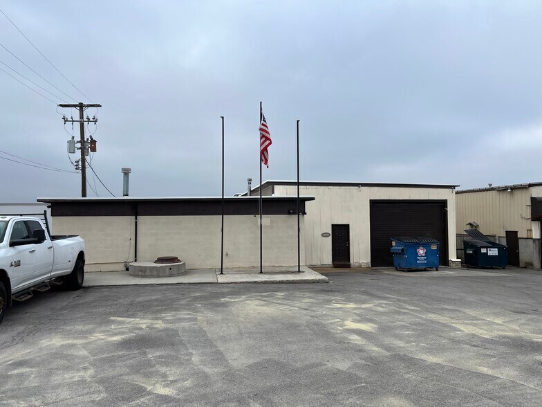 5049 S 2700 W, Roy, UT à louer - Photo de l’immeuble – Image 1 sur 17