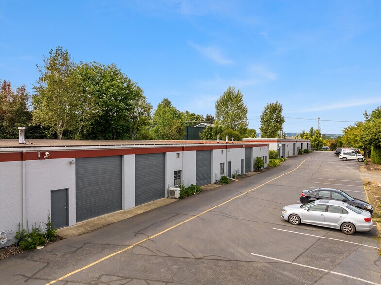 19730 SW Cipole Rd, Tualatin, OR à louer - Photo de l’immeuble – Image 1 sur 8