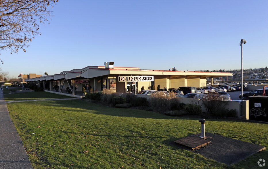 3150-3260 Broadway E, Vancouver, BC à louer - Photo de l’immeuble – Image 2 sur 9